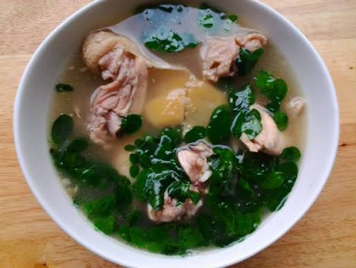 Muncho Soup (Chicken & Moringa)
